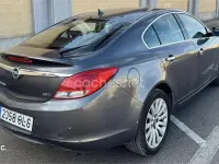 Usado Opel Insignia Cosmo 160 CV (117 kW) 2009 Gris / plata Berlina