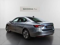 Usado Skoda Superb Selection 204 CV (150 kW) 2025 Gris / plata Berlina