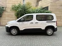 Usado Peugeot Rifter Active 100 CV (73 kW) 2021 Blanco Monovolumen