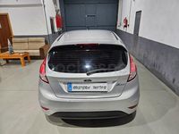Usado Ford Fiesta Trend 75 CV (55 kW) 2016 Gris / plata Berlina