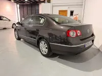 Usado VW Passat Highline 140 CV (102 kW) 2007 Gris / plata Berlina