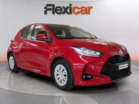 Usado Toyota Yaris Hybrid Active 116 CV (85 kW) 2023 Rojo Berlina