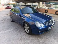 Usado Mercedes C180 143 CV (105 kW) 2004 Azul Berlina