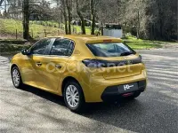 Usado Peugeot 208 75 CV (55 kW) 2022 Amarillo Utilitario