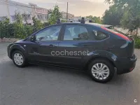 Usado Ford Focus Trend 90 CV (66 kW) 2005 Azul Berlina