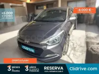 Usado Hyundai i20 101 CV (74 kW) 2017 Gris Berlina