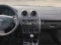 Usado Ford Fiesta Ghia 80 CV (58 kW) 2004 Azul Utilitario