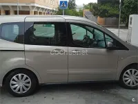 Usado Ford Tourneo Courier Trend 100 CV (73 kW) 2014 Beige Monovolumen