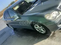 Usado Mercedes C220 Elegance 143 CV (105 kW) 2005 Gris / plata Berlina