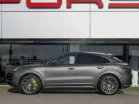 Usado Porsche Cayenne 462 CV (339 kW) 2022 Gris / plata SUV