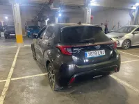 Usado Toyota Yaris Hybrid Style 116 CV (85 kW) 2022 Negro Berlina