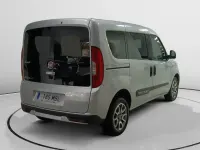 Usado Fiat Doblò Trekking 120 CV (88 kW) 2022 Gris Monovolumen