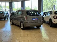 Usado Toyota Corolla Verso Sol 129 CV (94 kW) 2005 Beige Monovolumen