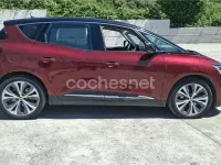 Usado Renault Scénic Zen 130 CV (95 kW) 2017 Granate Monovolumen