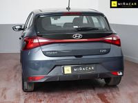 Usado Hyundai i20 100 CV (73 kW) 2023 Gris Berlina