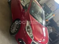 Usado Peugeot 208 Style 82 CV (60 kW) 2016 Granate Utilitario