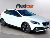 Usado Volvo V40 Momentum 150 CV (110 kW) 2017 Blanco Berlina