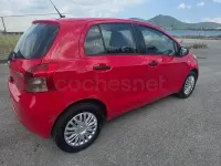 Usado Toyota Yaris 87 CV (63 kW) 2008 Rojo Utilitario