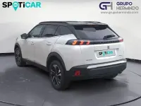 Usado Peugeot 2008 GT-line 130 CV (95 kW) 2020 Blanco SUV