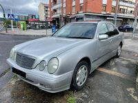 Usado Mercedes E220 Elegance 143 CV (105 kW) 2000 Gris / plata Berlina
