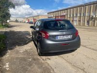 Usado Peugeot 208 Active 92 CV (67 kW) 2013 Gris / plata Utilitario