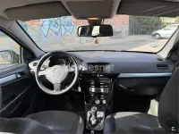 Usado Opel Astra Edition 110 CV (80 kW) 2010 Negro Berlina