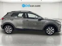 Usado Kia Stonic 120 CV (88 kW) 2023 Gris / plata SUV