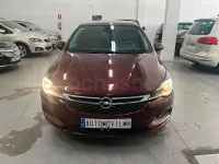 Usado Opel Astra Excellence 136 CV (100 kW) 2018 Granate Familiar