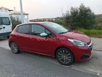 Usado Peugeot 208 Style 82 CV (60 kW) 2017 Granate Utilitario