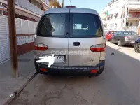 Usado Hyundai H-1 140 CV (102 kW) 2003 Gris / plata Monovolumen