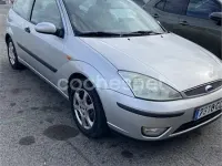 Usado Ford Focus Trend 100 CV (73 kW) 2003 Gris / plata Berlina