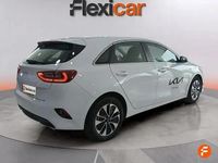 Używany Kia Ceed 100 KM (73 kW) 2024 Biały Hatchback