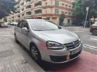 Usado VW Jetta Highline 105 CV (77 kW) 2009 Gris / plata Berlina