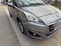 Usado Peugeot 5008 Style 115 HP (84 kW) 2014 Cinzento Monovolume