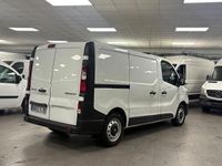Usado Renault Trafic 120 CV (88 kW) 2018 Blanco Monovolumen