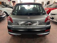 Usado Peugeot 206 75 CV (55 kW) 2010 Gris / plata Berlina