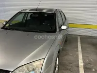 Usado Ford Mondeo Trend 125 CV (91 kW) 2002 Gris / plata Berlina