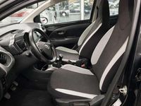 Usado Toyota Aygo X-clusiv 69 CV (50 kW) 2017 Negro Utilitario