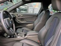 Usado BMW 118 Comfort Edition 150 CV (110 kW) 2024 Gris Utilitario