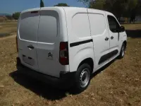 Usado Citroën Berlingo 76 CV (55 kW) 2021 Blanco Monovolumen