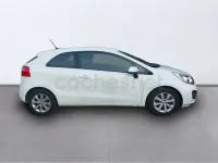 Usado Kia Rio 90 CV (66 kW) 2014 Blanco Berlina