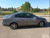 Usado VW Passat Highline 170 CV (125 kW) 2007 Gris / plata Berlina