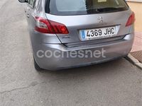 Usado Peugeot 308 Active 115 CV (84 kW) 2015 Gris / plata Berlina