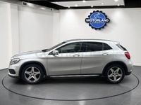 Usado Mercedes GLA200 AMG line 136 CV (100 kW) 2017 Gris / plata SUV