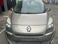 Usado Renault Grand Scénic II Dynamique 130 CV (95 kW) 2009 Beige Monovolumen