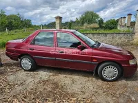 Usado Ford Escort Ghia 90 CV (66 kW) 1998 Granate Berlina