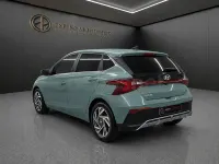 Usado Hyundai i20 79 CV (58 kW) 2024 Verde Utilitario