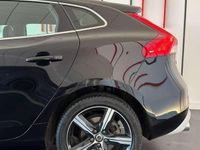 Usado Volvo V40 R-Design Momentum 120 CV (88 kW) 2019 Gris Utilitario