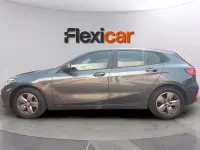 Usado BMW 118 140 CV (102 kW) 2021 Gris Berlina