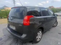 Usado Peugeot 5008 Allure 115 CV (84 kW) 2013 Negro Monovolumen